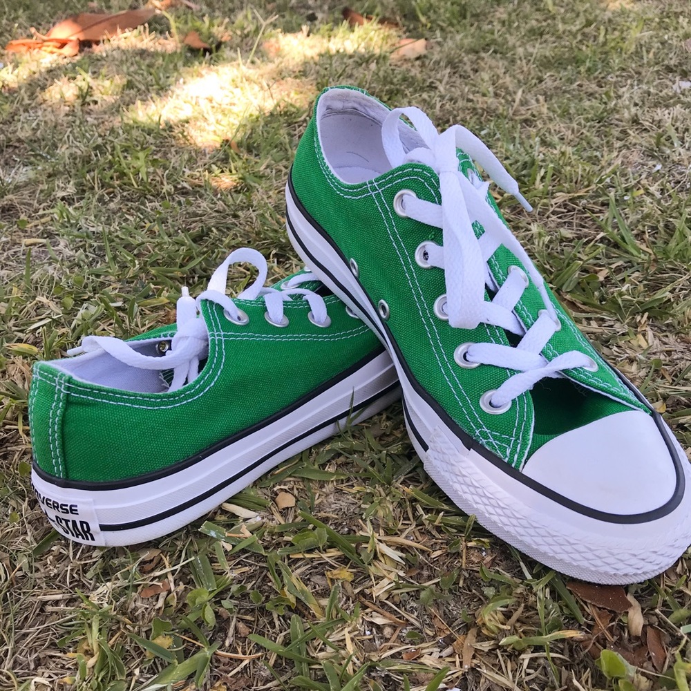 Converse Women’s SIZE 6
